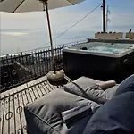 Апартаменты Holliday Alida With Jacuzzi