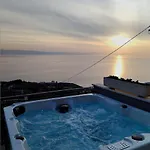 Holliday Alida With Jacuzzi Подгора
