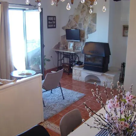 Apartment Holliday Alida With Jacuzzi Podgora