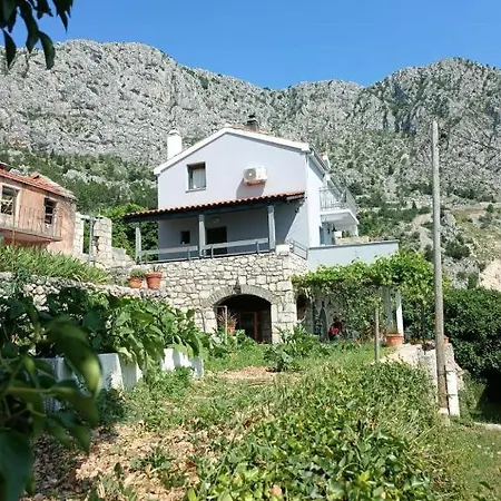 Apartment Holliday Alida With Jacuzzi Podgora