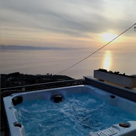 Holliday Alida With Jacuzzi Podgora