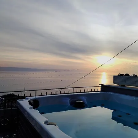 Apartman Holliday Alida With Jacuzzi *